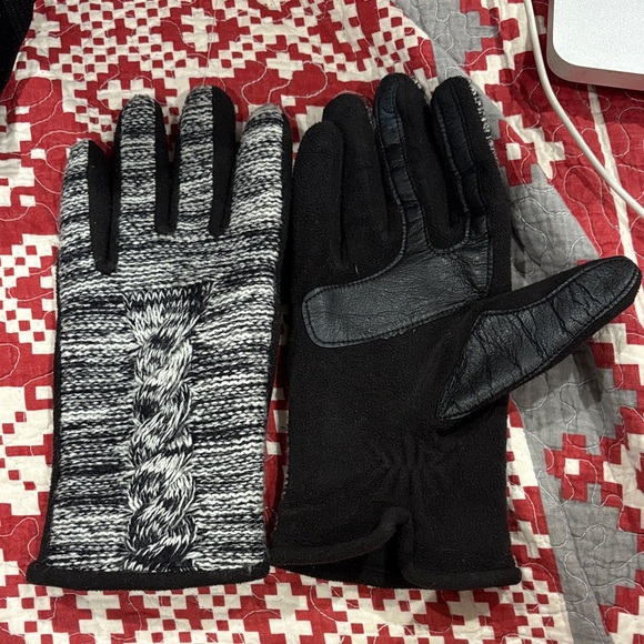 ISOTONER Signature Smart Touch Casual Finger Glove - Picture 1 of 4